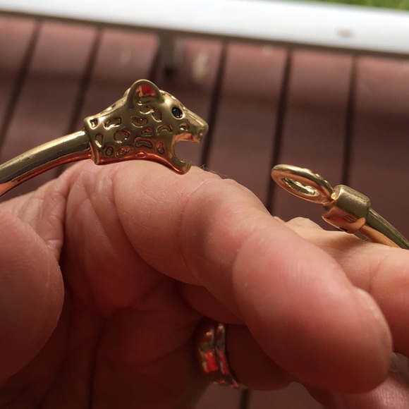 NWOT Cute lion clasp bracelets - Picture 2 of 3